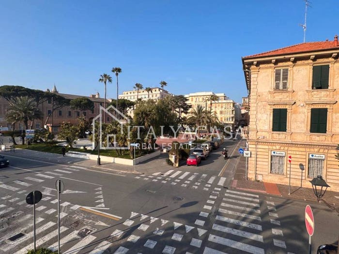 Appartamento quadrilocale in vendita in Via Trieste, Centro, Albenga