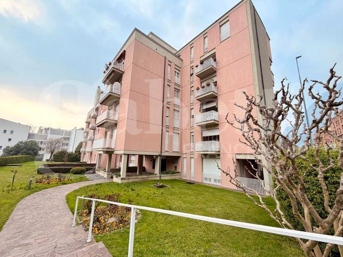 Appartamento quadrilocale in vendita in via XI Febbraio, Centro, Lecco