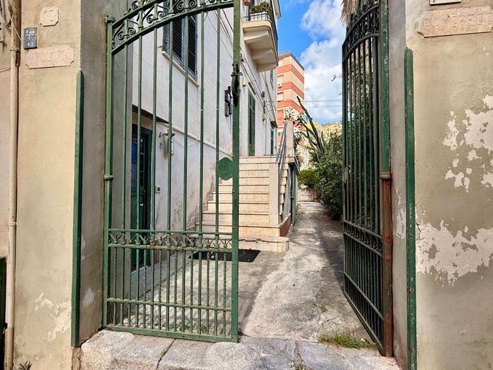 Appartamento quadrilocale in vendita in Via Palestra, Acquasanta, Palermo