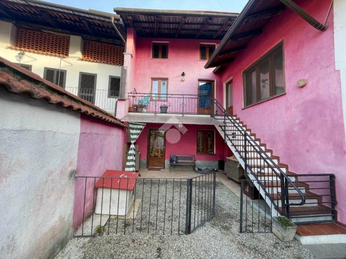 Casa quadrilocale in vendita in Vicolo Palestro, Centro, San Giorgio Canavese