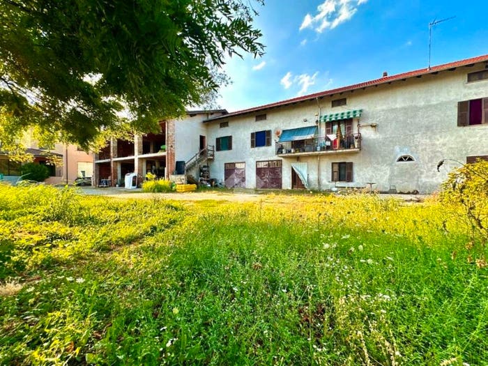 Casa con 6 locali in vendita in Via Novi, Centro, Basaluzzo