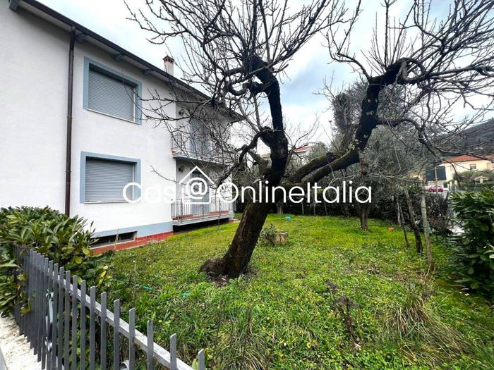 Appartamento con 6 locali in vendita in Via Filippo Lippi, Fornacelle, Montemurlo