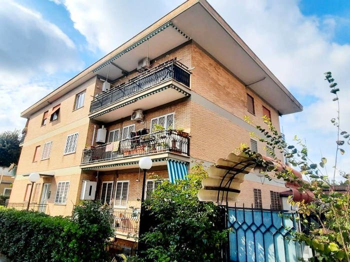 Appartamento trilocale in vendita in Via Corigliano Calabro, Appio Claudio Statuario, Roma