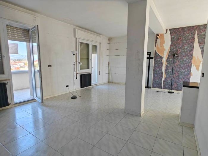 Casa con 5 locali in vendita in Piazza Giuseppe Garibaldi, Porta Nuova, Pescara