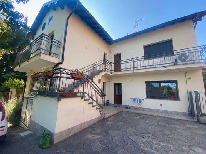 Casa con 6 locali in vendita in Via Carlo Moreschi, Cermenate