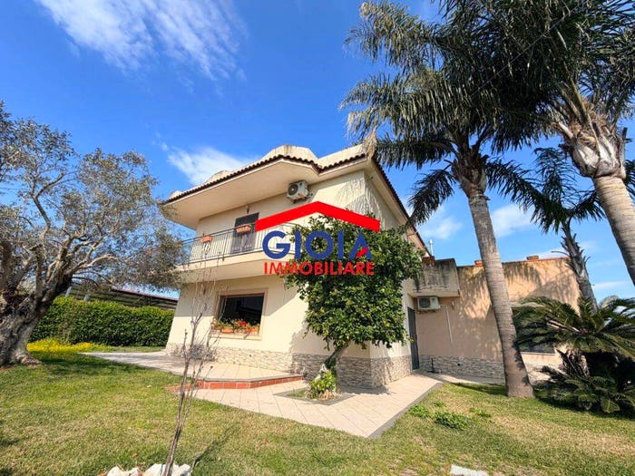 Casa quadrilocale in vendita in Viale dei Pini Sud, Varcaturo, Giugliano in Campania