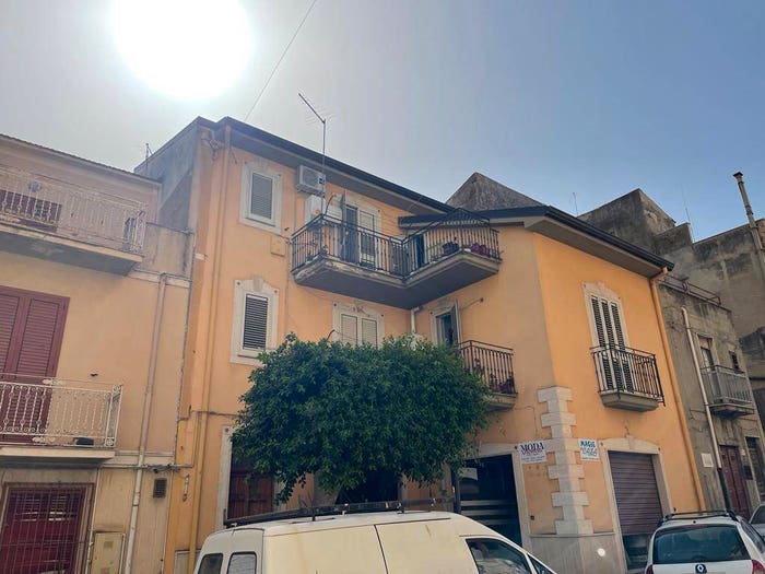 Casa con 6 locali in vendita in Campobello di Licata