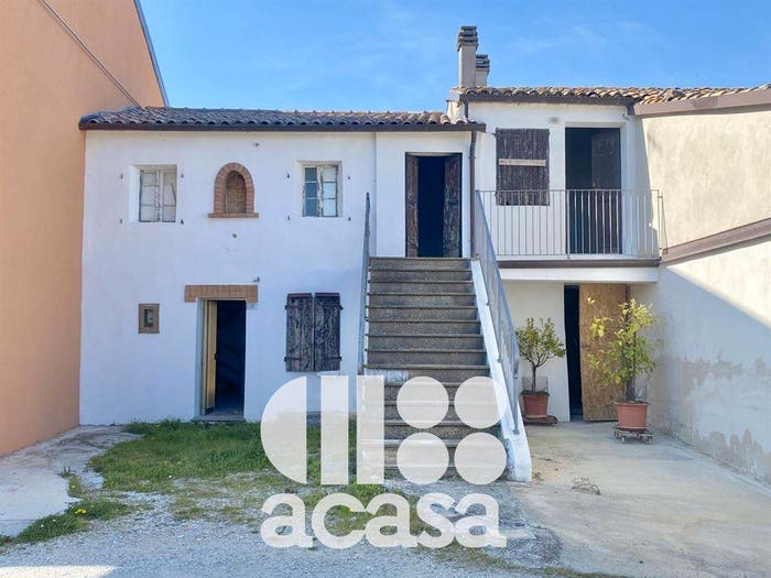 Casa con 6 locali in vendita in Sogliano al Rubicone