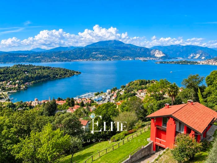 Casa quadrilocale in vendita in Via Vararo, Laveno, LavenoMombello