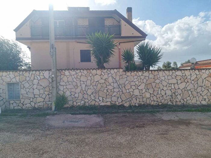 Appartamento con 5 locali in vendita in VIA MAVIGLIANO, Cogna, Aprilia