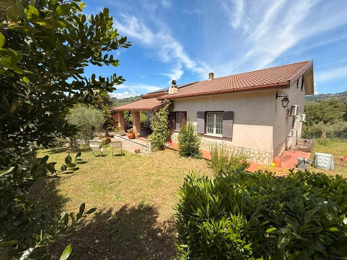 Casa con 6 locali in vendita in Strada Granica per Farfa, Castelnuovo di Farfa