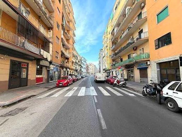 Appartamento quadrilocale in vendita in Viale Cavalleggeri d'Aosta, Fuorigrotta, Napoli