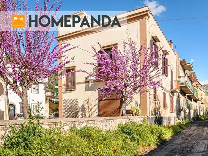 Appartamento con 6 locali in vendita in Via Crocifisso, Centro, Casamarciano