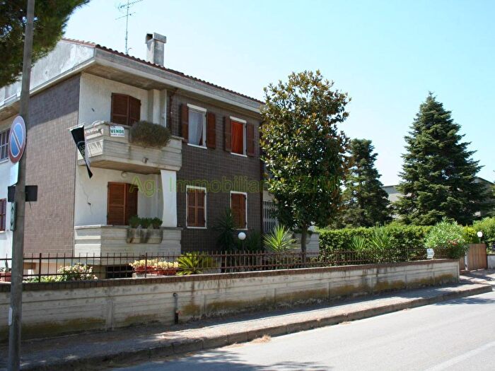 Appartamento con 6 locali in vendita in Via Fanella, Fano Flaminio, Fano