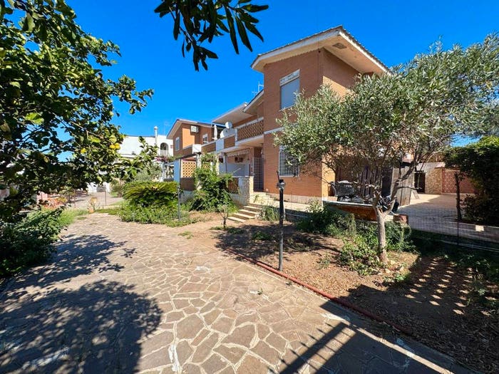 Appartamento quadrilocale in vendita in Via degli Usignoli, Lido dei Coralli Sabbiedoro, Ardea