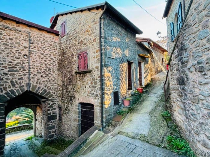 Casa con 5 locali in vendita in Via Pompeo Signorini, Centro, Mulazzo