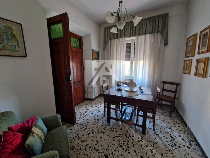 Casa con 6 locali in vendita in Viale Lazzaro Papi, Sant'Anna, Lucca
