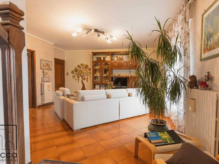 Appartamento con 6 locali in vendita in Via Vittorio Baravalle, Centro, Fossano