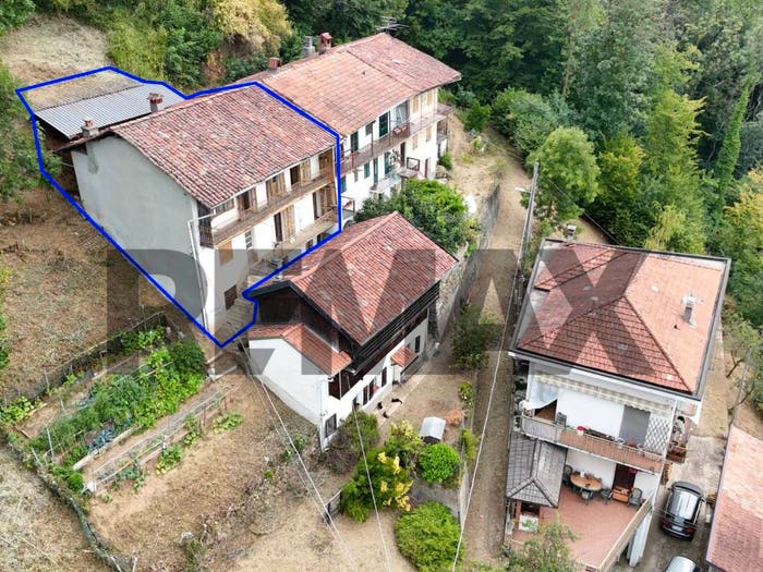 Casa con 6 locali in vendita in frazione Dagostino, Camandona