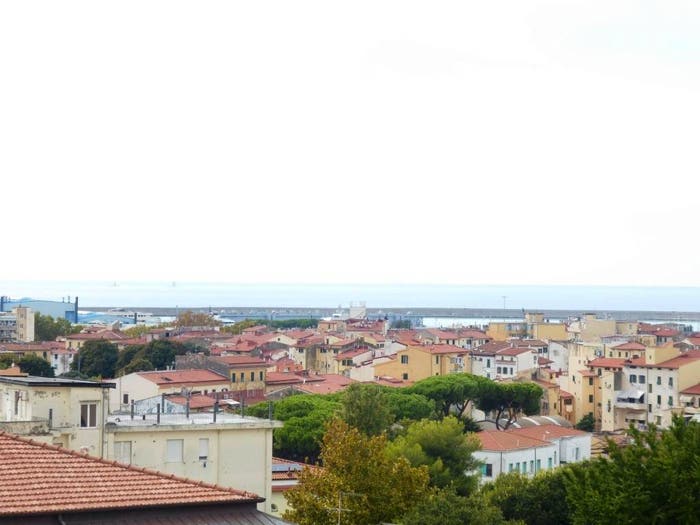Casa con 6 locali in vendita in Piazza Attias, Attias Marconi, Livorno