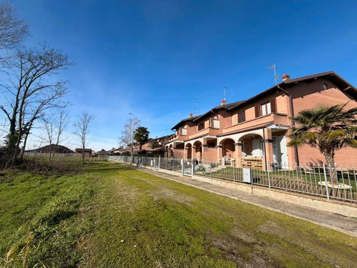 Casa con 6 locali in vendita in Via Chiesa, Magherno