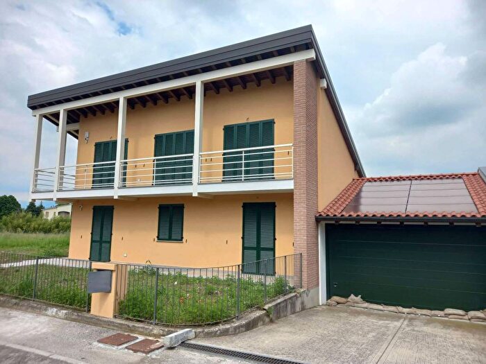 Casa con 5 locali in vendita in via Laghetto del Monsereno, Centro, Imbersago