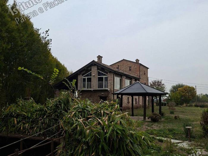 Casa con 6 locali in vendita in località Borghetto via Muroni Sanguinaro, Noceto