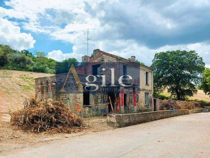Casa con 5 locali in vendita in VALLECUPA, Colonnella