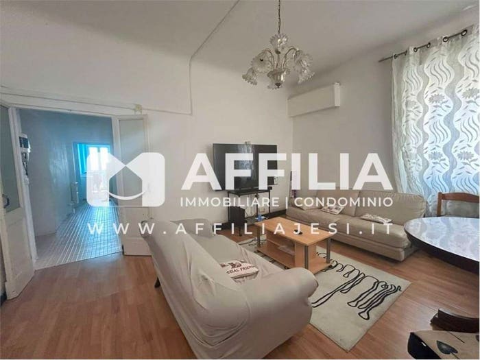 Appartamento con 6 locali in vendita in Via Ferranti, Centro, Cupramontana