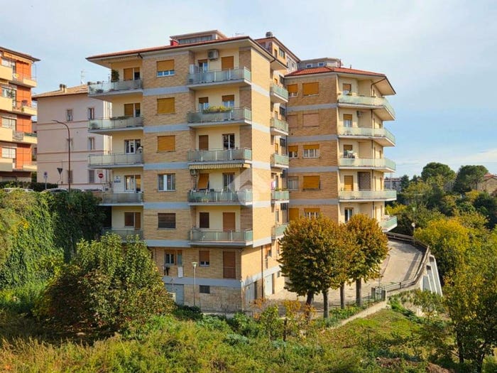 Appartamento quadrilocale in vendita in Via Pietro Toselli, Ascoli Piceno