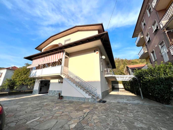 Casa con 6 locali in vendita in Via Provinciale, Prasco