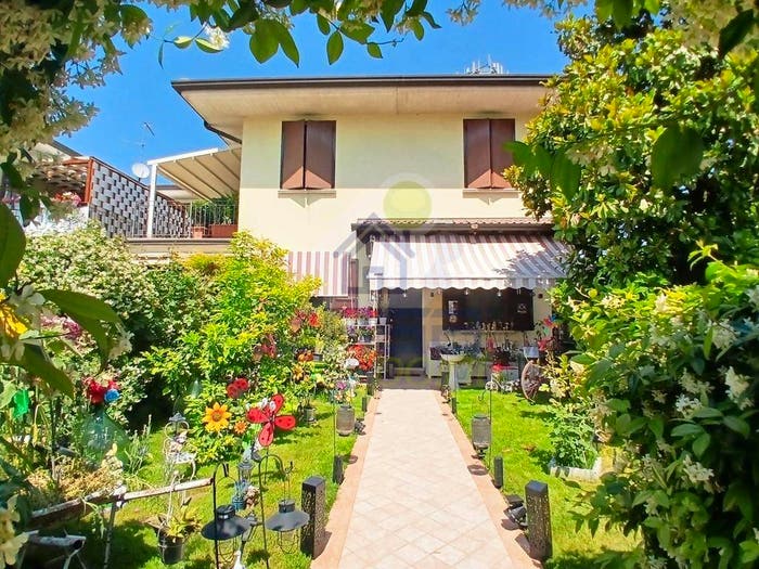 Appartamento con 6 locali in vendita in Via Forini, Bozzolo