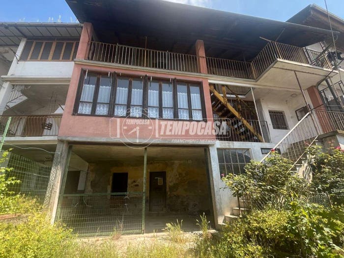 Casa quadrilocale in vendita in Via Marchiando Vigna Tambin, Rueglio