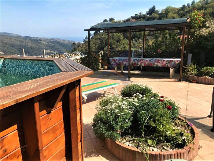 Casa con 6 locali in vendita in Strada degli Olandesi, Camporosso