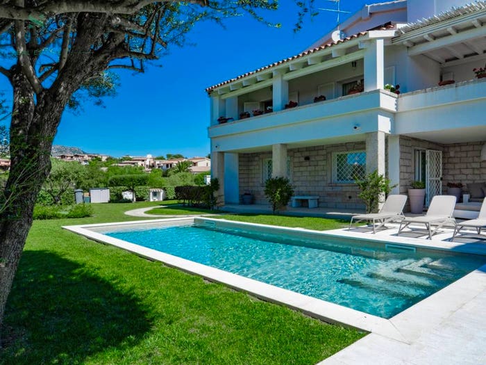 Casa con 6 locali in vendita in Via del Faro, Pittulongu, Olbia