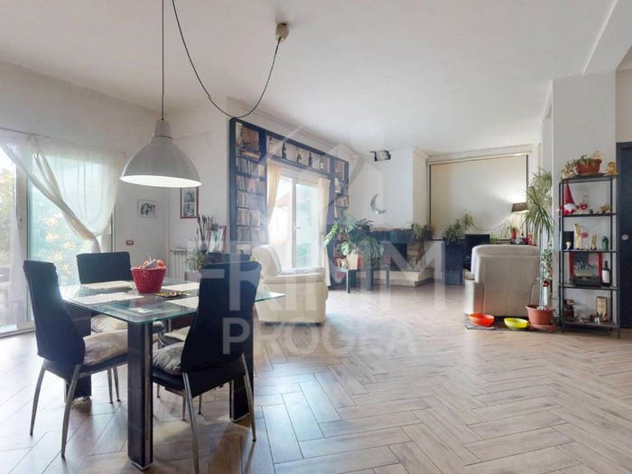 Casa con 6 locali in vendita in Via Petruscheto, Centro, Sacrofano