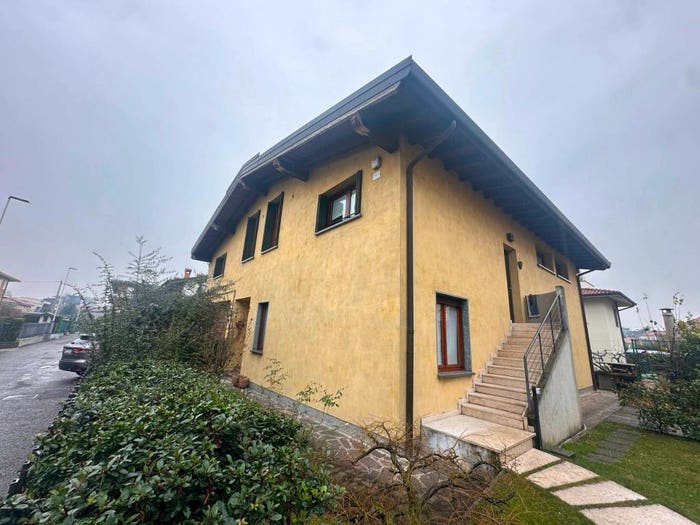Appartamento quadrilocale in vendita in Via Giuseppe Garibaldi, Curno