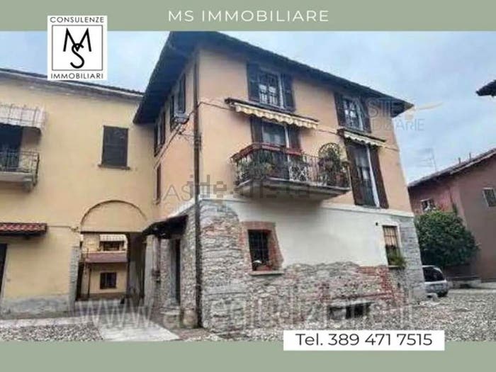 Appartamento quadrilocale in vendita in Piazza Monte Grappa, Centro, Daverio