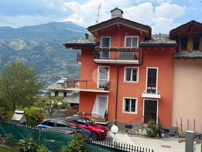 Appartamento trilocale in vendita in Frazione Naudin, Centro, Gressan