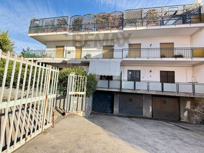 Appartamento trilocale in vendita in via Solfatara, Pozzuoli Alta, Pozzuoli