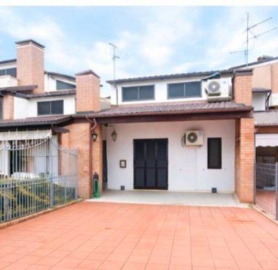 Casa trilocale in vendita in Viale Bolivia, Lido delle Nazioni, Comacchio