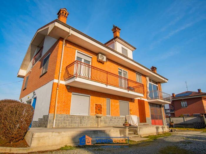 Casa con 6 locali in vendita in Via Braida, Polonghera