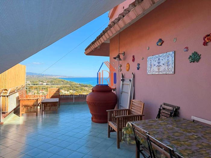 Casa trilocale in vendita in Via Nazionale, Copanello, Stalettì