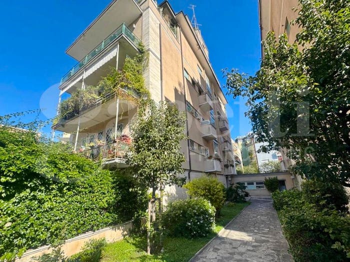 Appartamento trilocale in vendita in Via di Trasone, Africano Villa Chigi, Roma