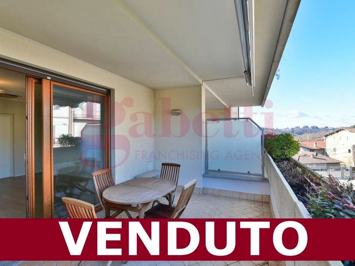 Appartamento bilocale in vendita in Via Papa Giovanni XXIII, Centro, Carimate