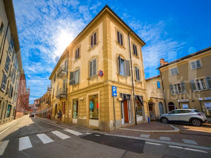Appartamento trilocale in vendita in Via Vittorio Emanuele II, Centro Storico, Chieri