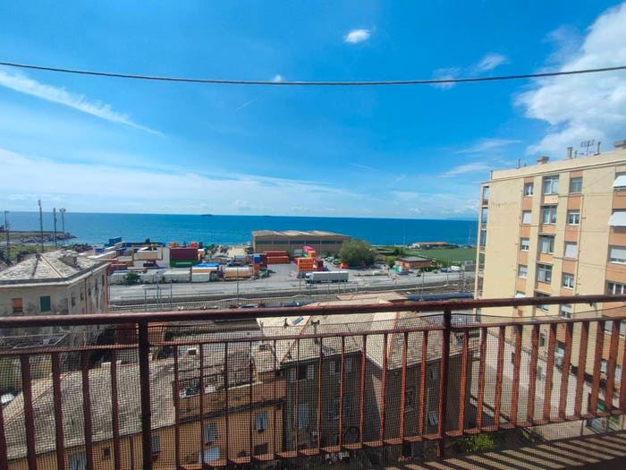 Appartamento trilocale in vendita in Via Cervo, Voltri, Genova