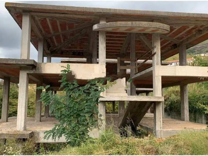 Casa con 6 locali in vendita in Via Mirto, Paola
