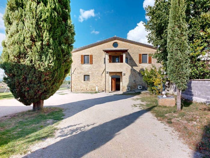 Casa con 6 locali in vendita in Via Montarone, Bevagna