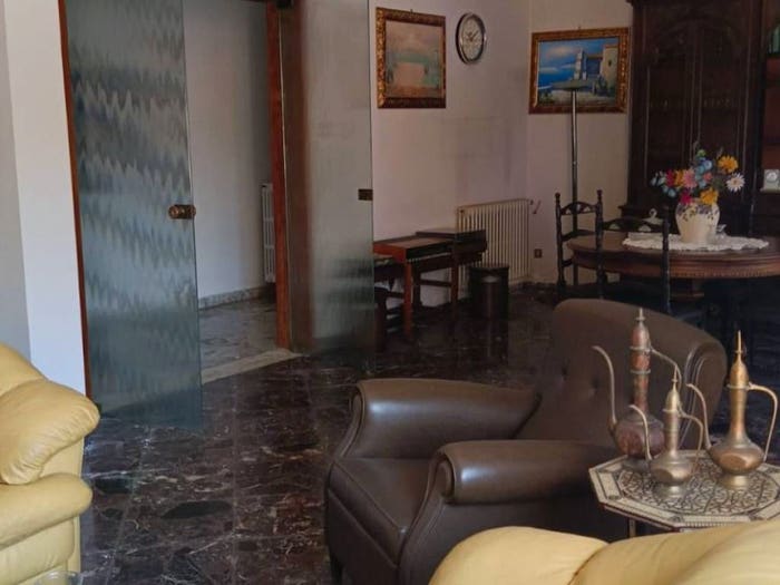 Casa con 6 locali in vendita in Via Piave, Calimera